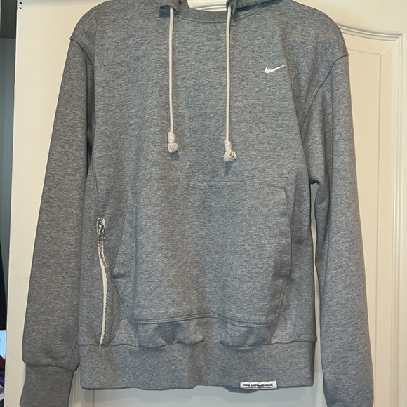 Men’s Nike Standard Issue Gray Hoodie - Picture 2 of 5